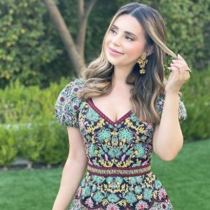 25 Sexiest Female YouTubers (List of Hottest Vlogger Girls)